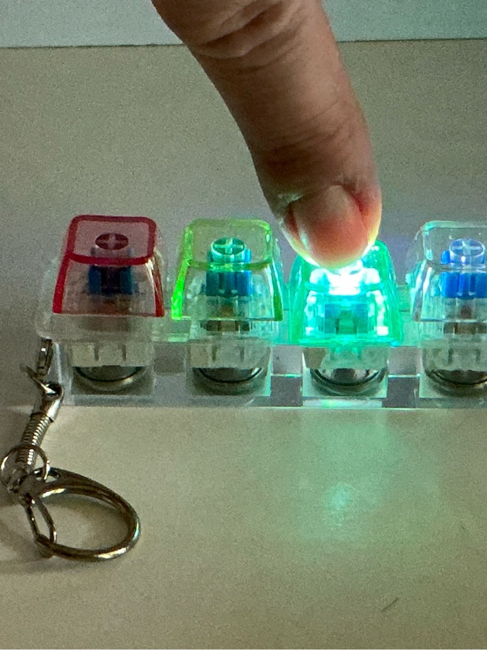 LED Light Up Clicker Keyboard Keychain - - Picture 3 of 7